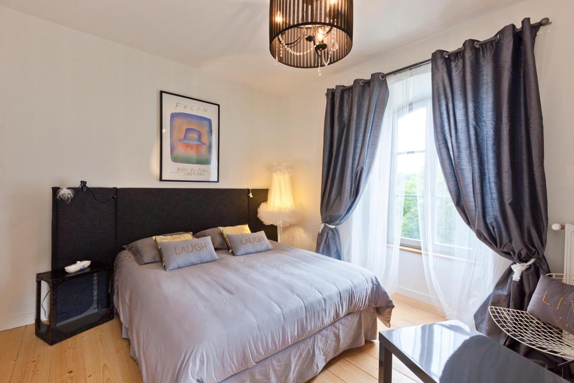 Bed and Breakfast La Tour Charlemagne Шато-Шалон Екстер'єр фото
