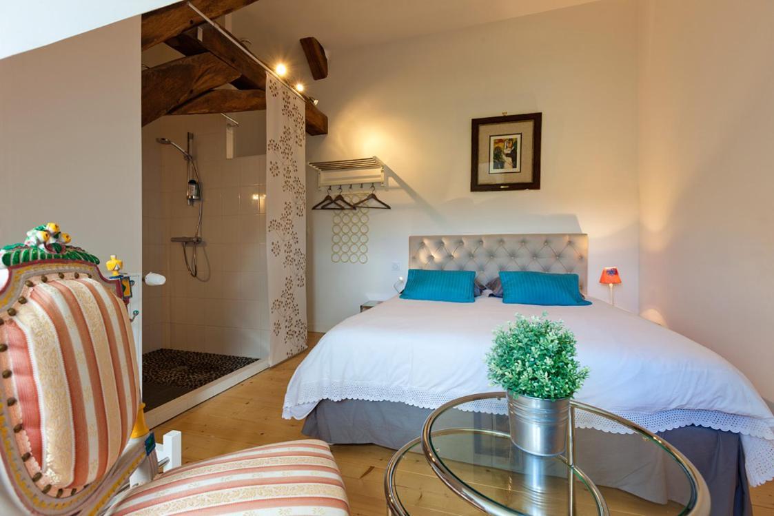 Bed and Breakfast La Tour Charlemagne Шато-Шалон Екстер'єр фото