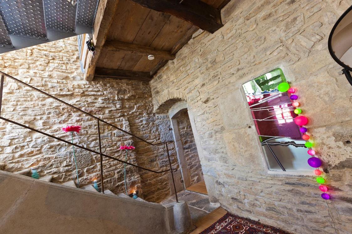 Bed and Breakfast La Tour Charlemagne Шато-Шалон Екстер'єр фото