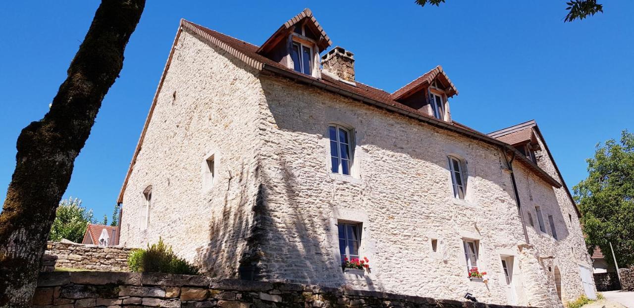 Bed and Breakfast La Tour Charlemagne Шато-Шалон Екстер'єр фото
