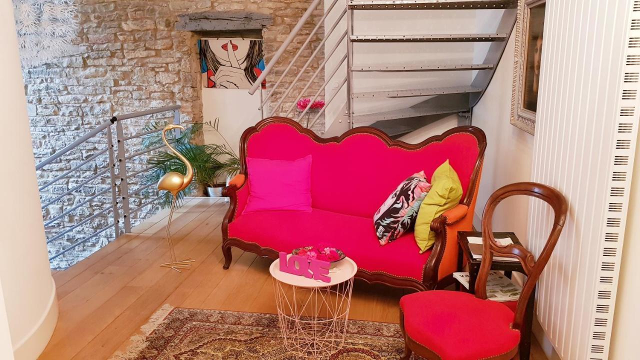 Bed and Breakfast La Tour Charlemagne Шато-Шалон Екстер'єр фото