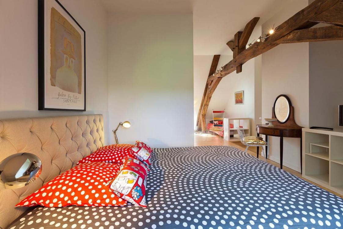 Bed and Breakfast La Tour Charlemagne Шато-Шалон Екстер'єр фото
